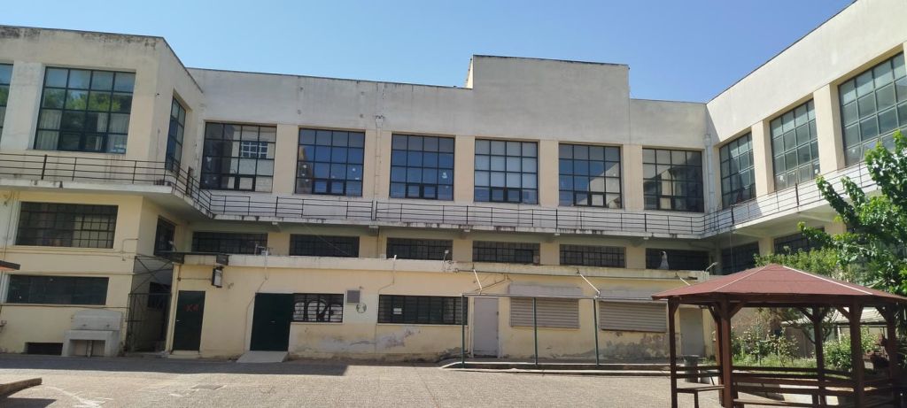 Το προαύλιο ΕΚ πριν τις εργασίες Το προαύλιο ΕΚ πριν τις εργασίες